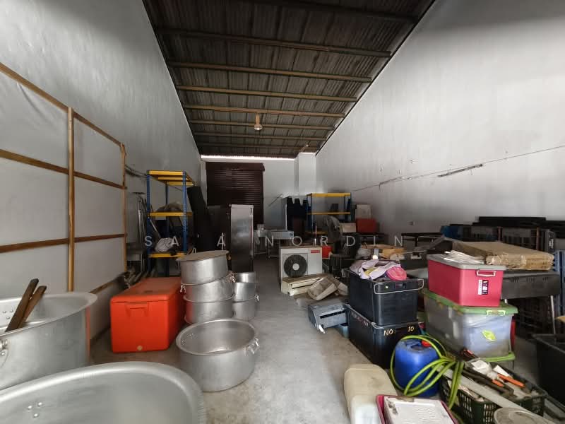 Terrace Factory for Sale in Kampung Bukit Kemuning (Shah Alam) - Sa'a Nordin - Interior - PropertyGuru.com.my