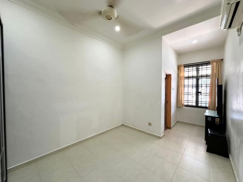 Taman Nusa Bestari 2 untuk Untuk Disewa - RM 1,900 /bulan, Mac 2026 - Interior - PropertyGuru.com.my