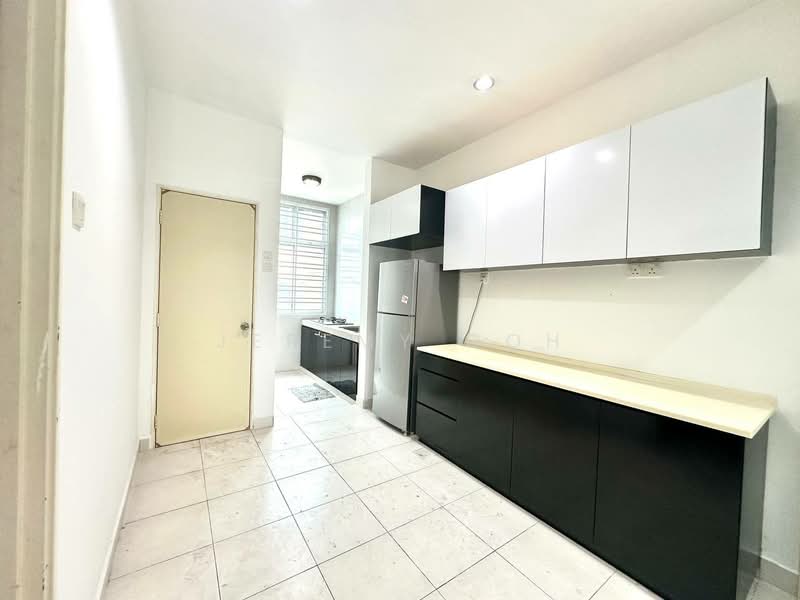 Taman Mount Austin untuk Untuk Disewa - RM 2,500 /bulan, Mac 2026 - Kitchen - PropertyGuru.com.my