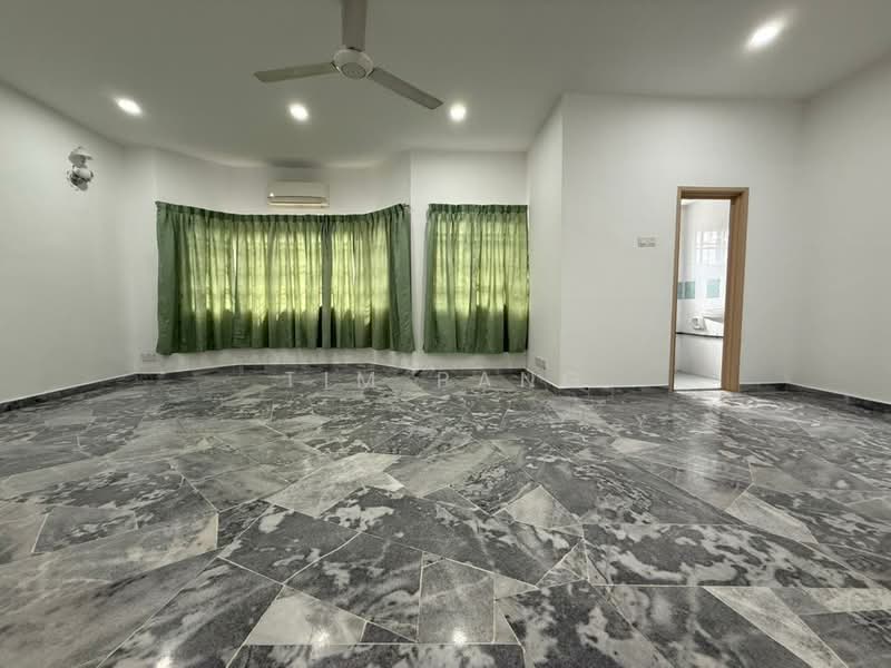 Rumah Berkembar untuk Dijual di Taman Desa Mewah (Semenyih) - Tim Pang - Living Room - PropertyGuru.com.my