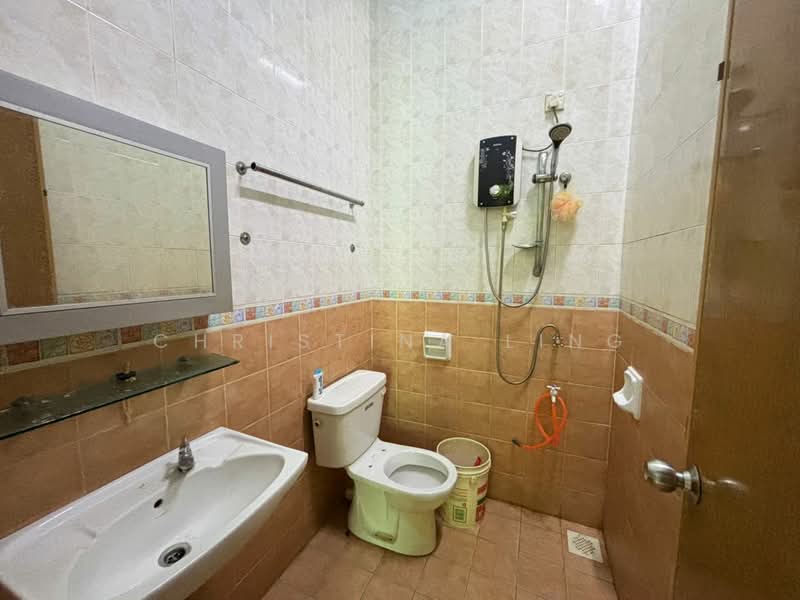 Double Storey Terrace End Lot @TamanGaya For Rent untuk Untuk Disewa - RM 2,000 /bulan, Mac 2026 - Bathroom - PropertyGuru.com.my