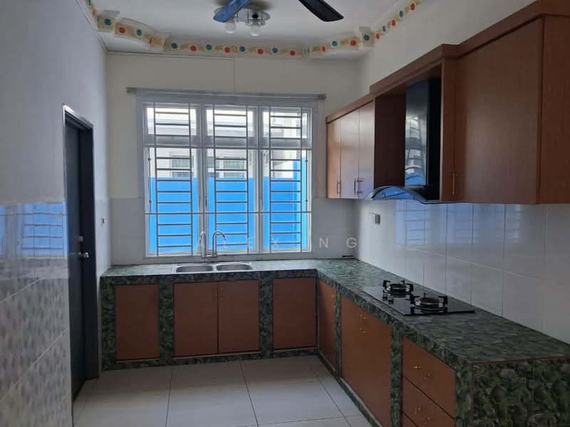 Taman Mutiara Rini untuk Untuk Dijual - RM 1,150,000, Mac 2026 - Kitchen - PropertyGuru.com.my