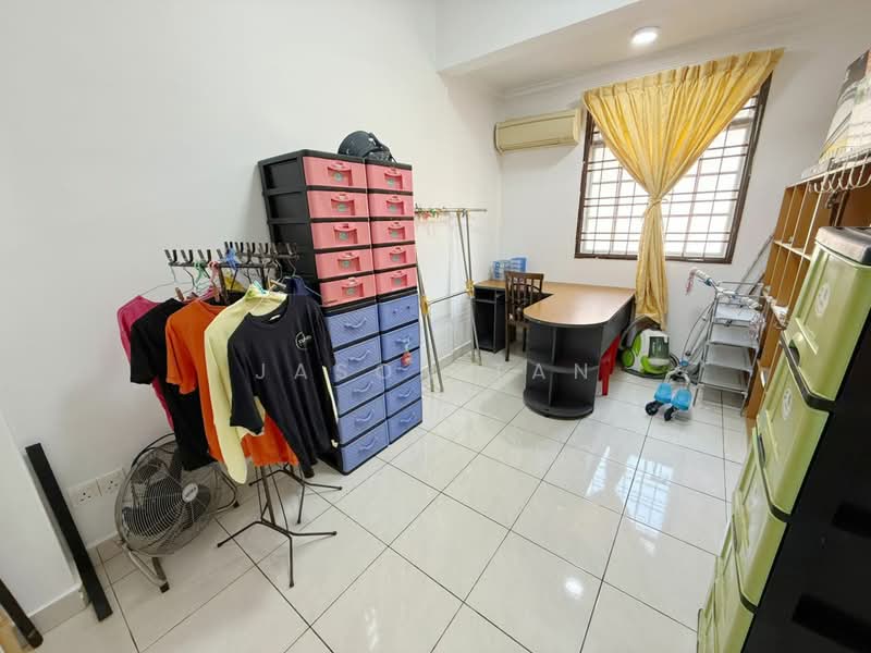 1.5-storey Terraced House for Sale in Johor Bahru (Johor) - Jason Tan - Study - PropertyGuru.com.my
