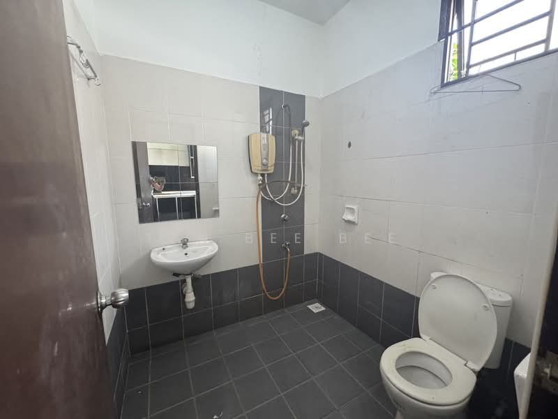 2-storey Terraced House for Sale in Taman Dato Onn (Johor Bahru) - Tan Bee Bee - Bathroom - PropertyGuru.com.my