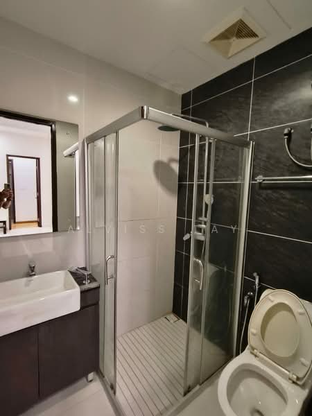 Condominium for Rent at Royal Strand @ Country Garden Danga Bay - Alviss Tay - Bathroom - PropertyGuru.com.my