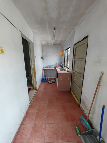 1-storey Terraced House for Sale in Taman Ungku Tun Aminah (Skudai) - Yvonne Chong - Kitchen - PropertyGuru.com.my