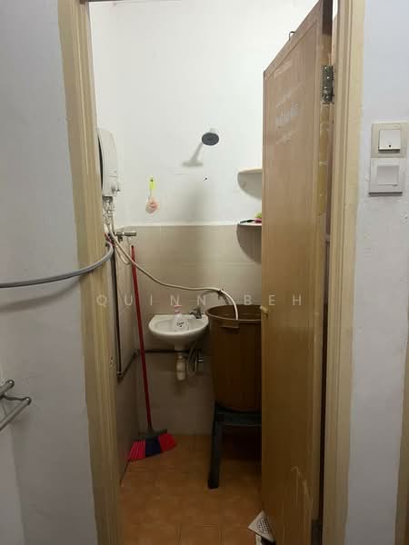 Rumah Flat untuk Dijual di Taman Perwira Indah - Quinn Beh - Bathroom - PropertyGuru.com.my