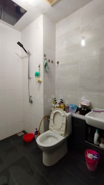 Service Residence for Sale at Wave @ Marina Cove - Brendy Hoo - Bathroom - PropertyGuru.com.my