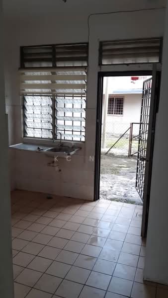 Taman Putra Perdana Double Storey House For Sale. untuk Untuk Dijual - RM 480,000, Mac 2026 - Kitchen - PropertyGuru.com.my