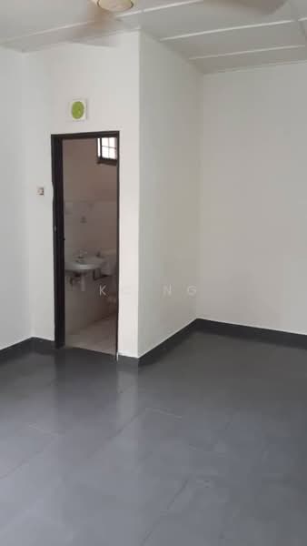 Taman Putra Perdana Double Storey House For Sale. untuk Untuk Dijual - RM 480,000, Mac 2026 - Bathroom - PropertyGuru.com.my