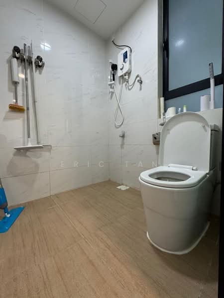 Service Residence for Sale at Country Garden Central Park - Eric Tan - Bathroom - PropertyGuru.com.my
