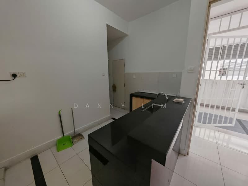 Service Residence for Sale at Skypod Residence - Danny Lim - Kitchen - PropertyGuru.com.my