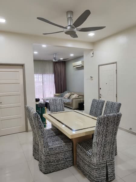 Villa Danau untuk Untuk Dijual - RM 388,000, Mac 2026 - Dining Room - PropertyGuru.com.my