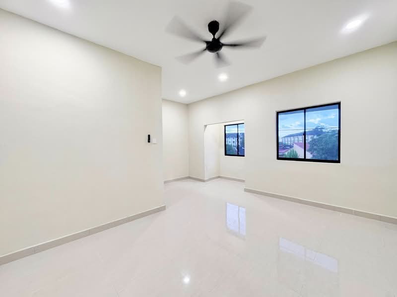 2-storey Terraced House for Sale in Taman Skudai Baru (Skudai) - Yik Tat - Living Room - PropertyGuru.com.my
