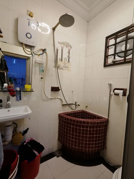 Rumah Pangsa Permas Jaya untuk Untuk Dijual - RM 420,000, Mac 2026 - Bathroom - PropertyGuru.com.my