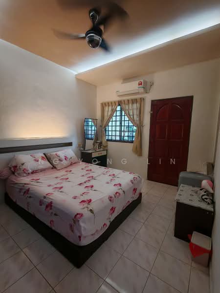 Rumah Pangsa Permas Jaya untuk Untuk Dijual - RM 420,000, Mac 2026 - Bedroom - PropertyGuru.com.my