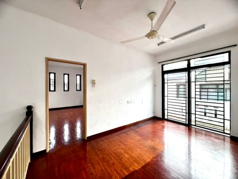 Cluster House for Sale in Austin Heights (Tebrau) - Kuu Chin - Living Room - PropertyGuru.com.my