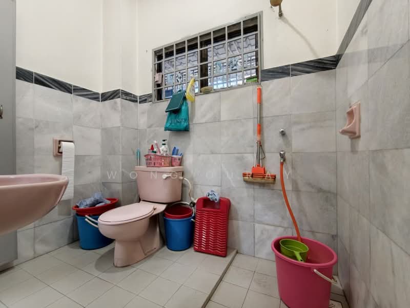 2-storey Terraced House for Sale in Taman Sri Putri (Skudai) - Wong Ouray - Bathroom - PropertyGuru.com.my