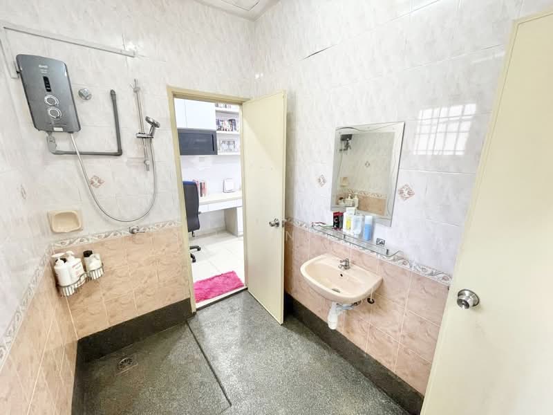 2-storey Terraced House for Sale in Puchong (Selangor) - Eileen Tu - Bathroom - PropertyGuru.com.my