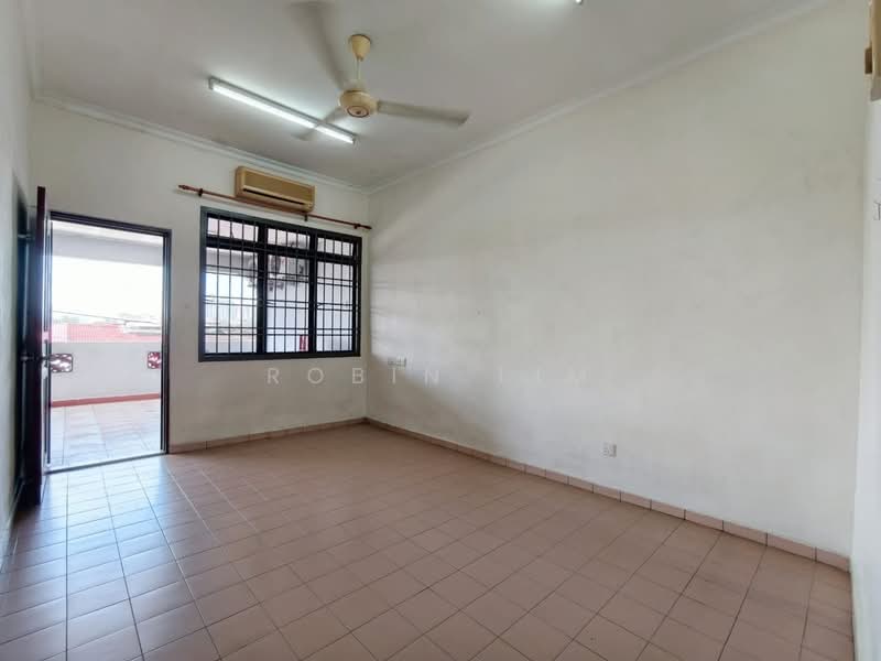 2-storey Terraced House for Sale in Taman Pelangi (Johor Bahru) - Robin Lim - Balcony - PropertyGuru.com.my
