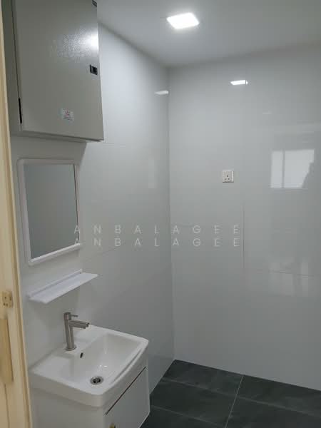 Townhouse for Rent in Country Heights (Kajang) - Anbalagee Anbalagee - Bathroom - PropertyGuru.com.my