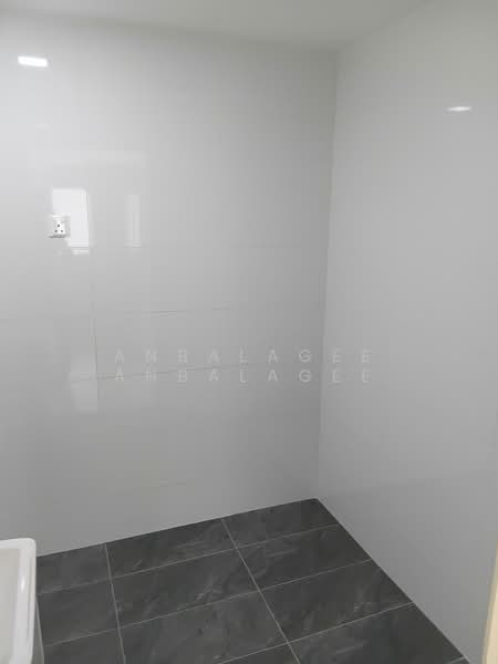 Townhouse for Rent in Country Heights (Kajang) - Anbalagee Anbalagee - Bathroom - PropertyGuru.com.my