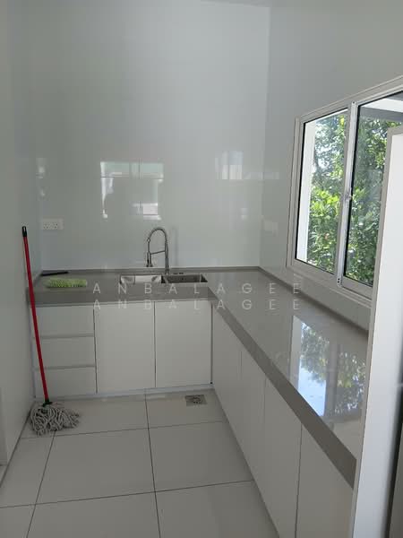 Townhouse for Rent in Country Heights (Kajang) - Anbalagee Anbalagee - Kitchen - PropertyGuru.com.my