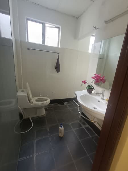 Semi-Detached House for Sale in Taman Putra (Ampang) - L.T Tan - Bathroom - PropertyGuru.com.my