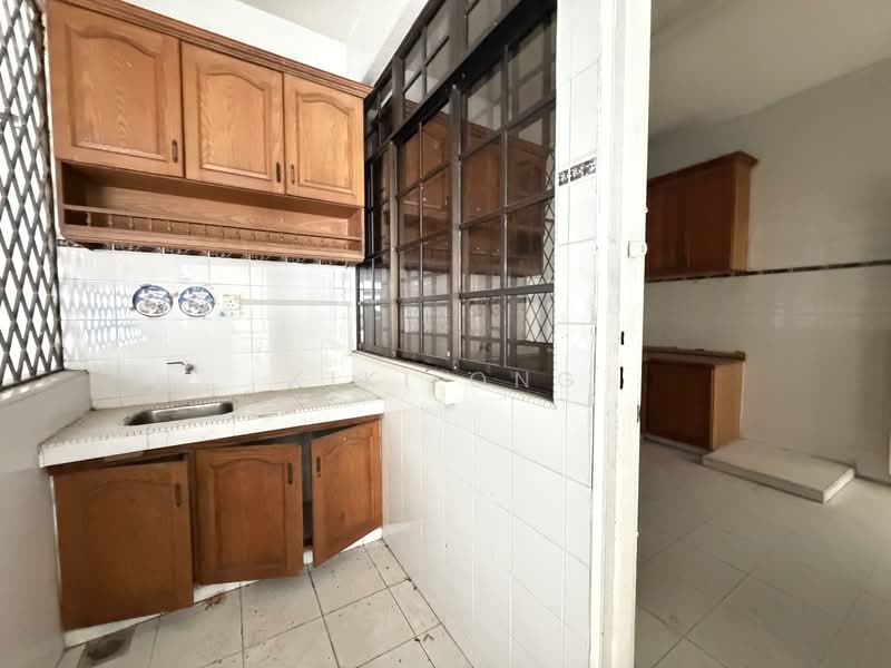Taman Perling semi detached corner lot untuk Untuk Dijual - RM 950,000, Mac 2026 - Kitchen - PropertyGuru.com.my
