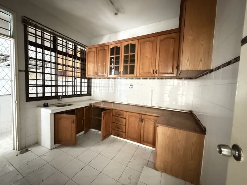 Taman Perling semi detached corner lot untuk Untuk Dijual - RM 950,000, Mac 2026 - Kitchen - PropertyGuru.com.my
