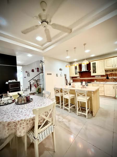 Beverly Hills Three-Storey Terraced House. untuk Untuk Dijual - RM 1,000,000, Mac 2026 - Kitchen - PropertyGuru.com.my