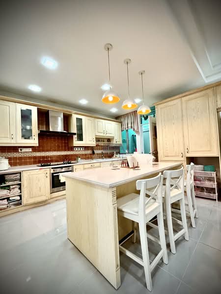 Beverly Hills Three-Storey Terraced House. untuk Untuk Dijual - RM 1,000,000, Mac 2026 - Kitchen - PropertyGuru.com.my