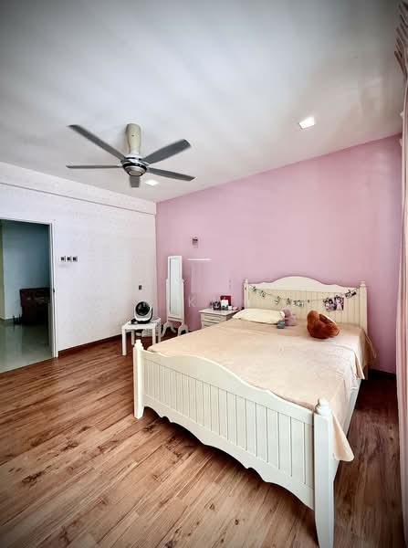 Beverly Hills Three-Storey Terraced House. untuk Untuk Dijual - RM 1,000,000, Mac 2026 - Bedroom - PropertyGuru.com.my