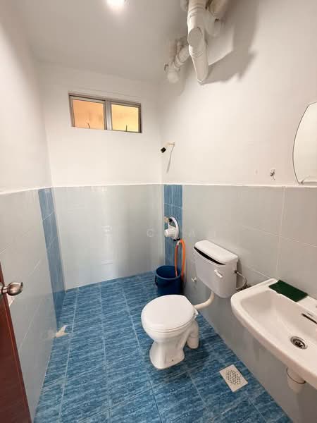 Pangsapuri untuk Disewa di Indah Court Apartment - SJ CHAN - Bathroom - PropertyGuru.com.my