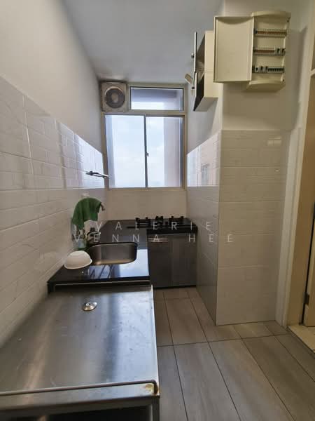 Condominium for Rent at Park Villa - Valerie Venna Hee - Kitchen - PropertyGuru.com.my