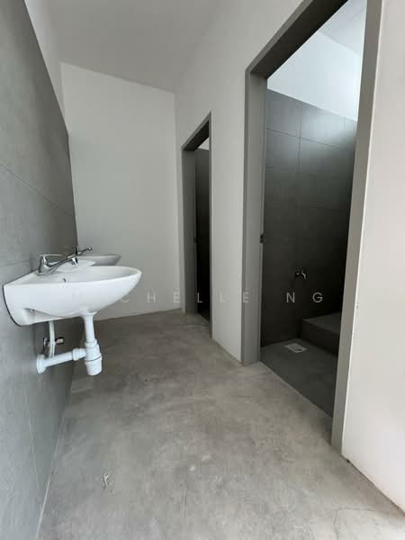 Shop for Rent in Tebrau (Johor) - Michelle Ng - Bathroom - PropertyGuru.com.my