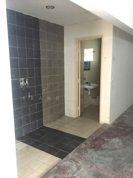 Ground Floor Shop, Putra Walk, Taman Equine, Bandar Putra Permai, Seri Kembangan untuk Untuk Dijual - RM 570,000, Mac 2026 - Bathroom - PropertyGuru.com.my