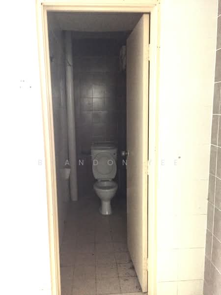 Ground Floor Shop, Putra Walk, Taman Equine, Bandar Putra Permai, Seri Kembangan untuk Untuk Dijual - RM 570,000, Mac 2026 - Bathroom - PropertyGuru.com.my