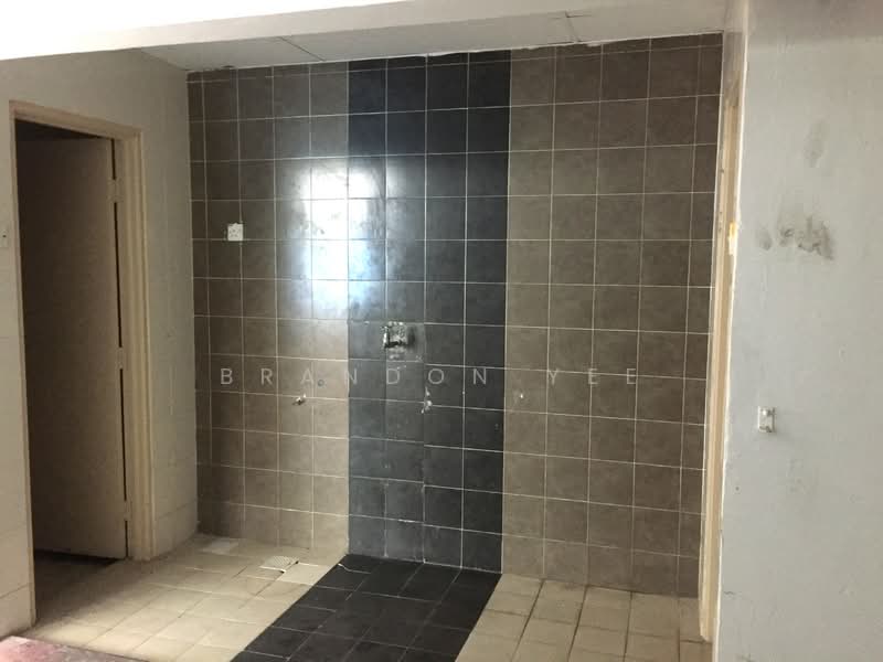 Ground Floor Shop, Putra Walk, Taman Equine, Bandar Putra Permai, Seri Kembangan untuk Untuk Dijual - RM 570,000, Mac 2026 - Bathroom - PropertyGuru.com.my