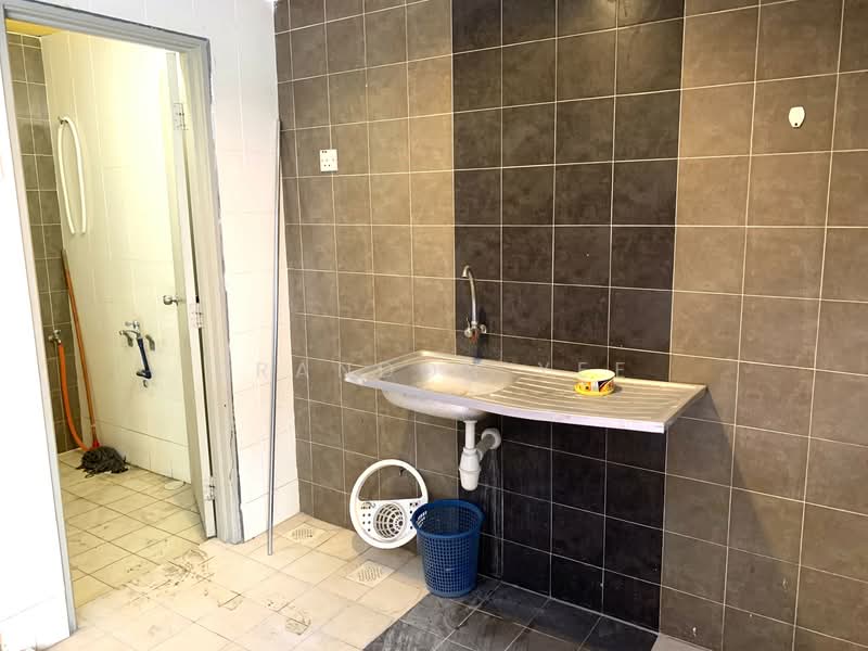 Ground Floor Shop, Putra Walk, Taman Equine, Bandar Putra Permai, Seri Kembangan untuk Untuk Dijual - RM 570,000, Mac 2026 - Bathroom - PropertyGuru.com.my