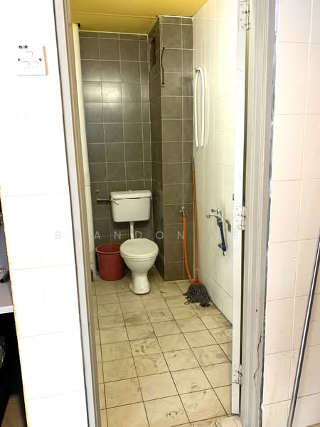 Ground Floor Shop, Putra Walk, Taman Equine, Bandar Putra Permai, Seri Kembangan untuk Untuk Dijual - RM 570,000, Mac 2026 - Bathroom - PropertyGuru.com.my