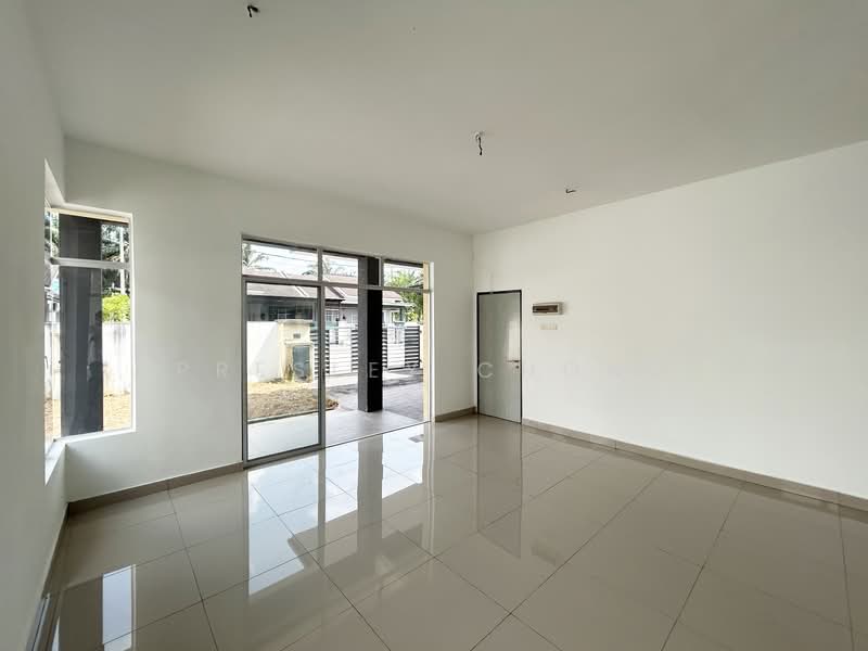 Cluster House for Sale in Tapah (Perak) - Presley Chong - Living Room - PropertyGuru.com.my