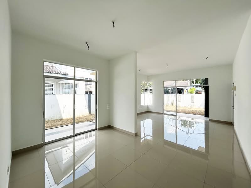 Cluster House for Sale in Tapah (Perak) - Presley Chong - Dining Area - PropertyGuru.com.my