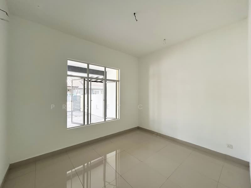 Cluster House for Sale in Tapah (Perak) - Presley Chong - Master Room - PropertyGuru.com.my