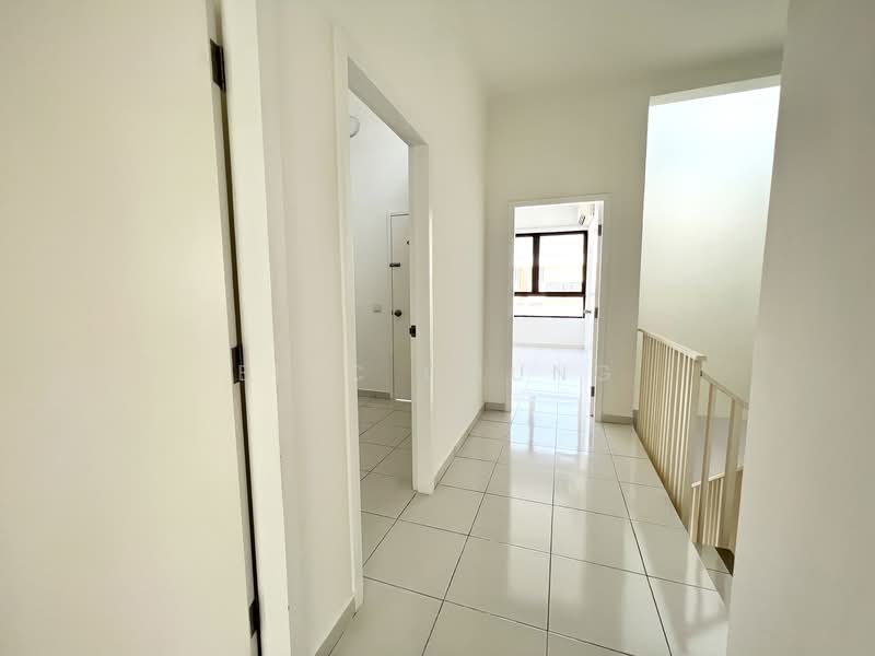 Spacious Two Storey Terrace in Setia Permai 2 Setia Alam untuk Untuk Dijual - RM 750,000, Mac 2026 - Corridor - PropertyGuru.com.my