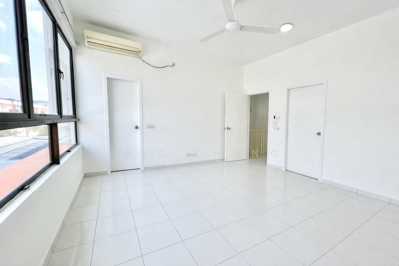 Spacious Two Storey Terrace in Setia Permai 2 Setia Alam untuk Untuk Dijual - RM 750,000, Mac 2026 - Interior - PropertyGuru.com.my