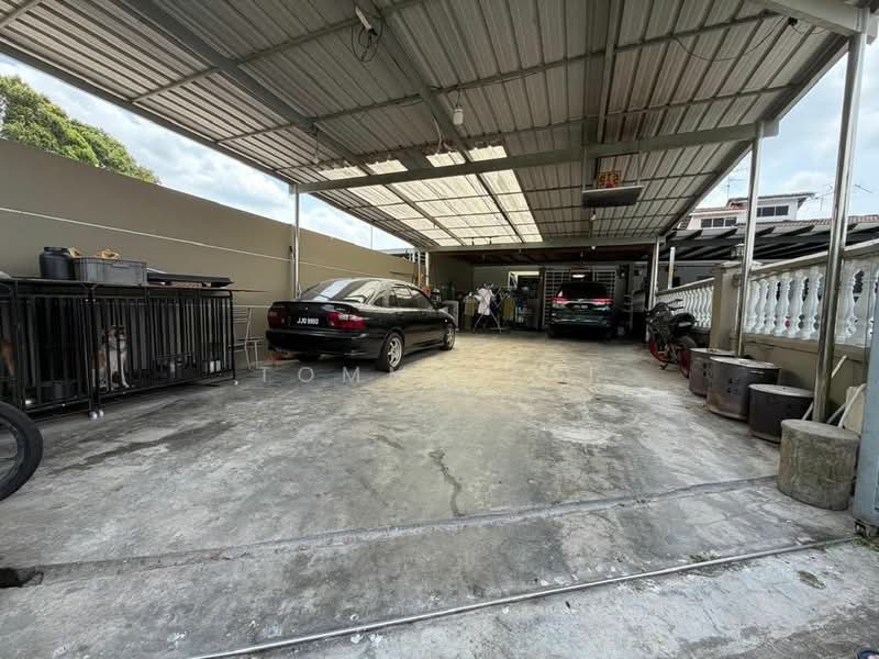1-storey Terraced House for Sale in Taman Johor Jaya (Johor Bahru) - Tommy Tai - Car Park - PropertyGuru.com.my