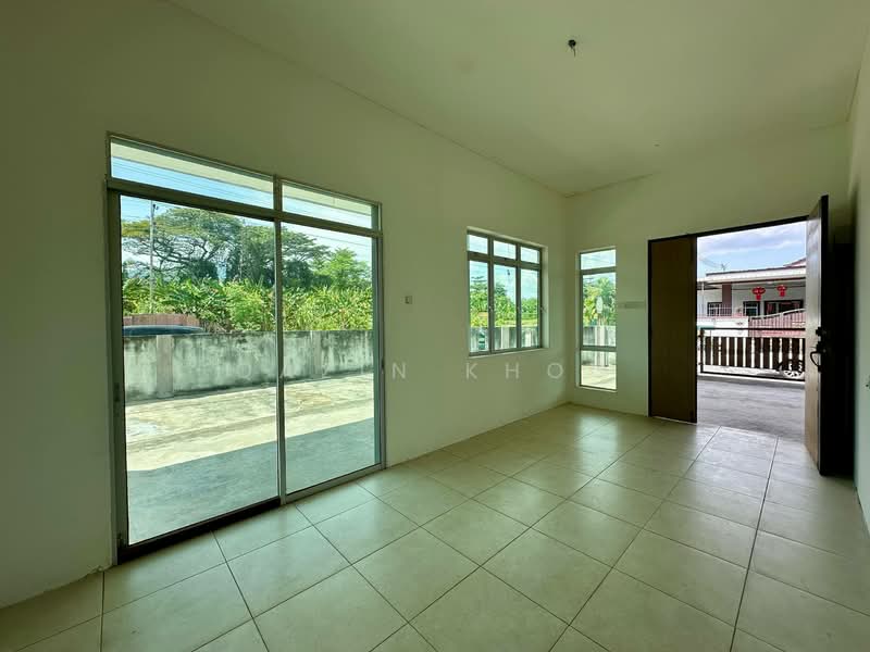 1-storey Terraced House for Sale in Menglembu (Perak) - Qazin Khoo - Living Room - PropertyGuru.com.my