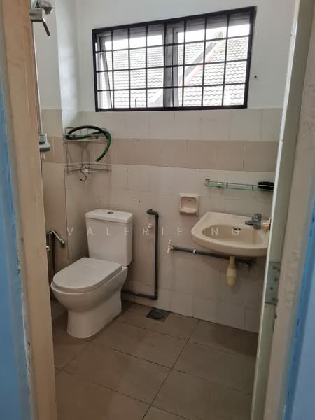 Terraced House for Rent in Bandar Sungai Long (Selangor) - Valerie Ng - Bathroom - PropertyGuru.com.my