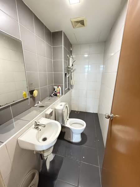 Service Residence for Sale at Sky Gardens Residences - John Pharn - Bathroom - PropertyGuru.com.my